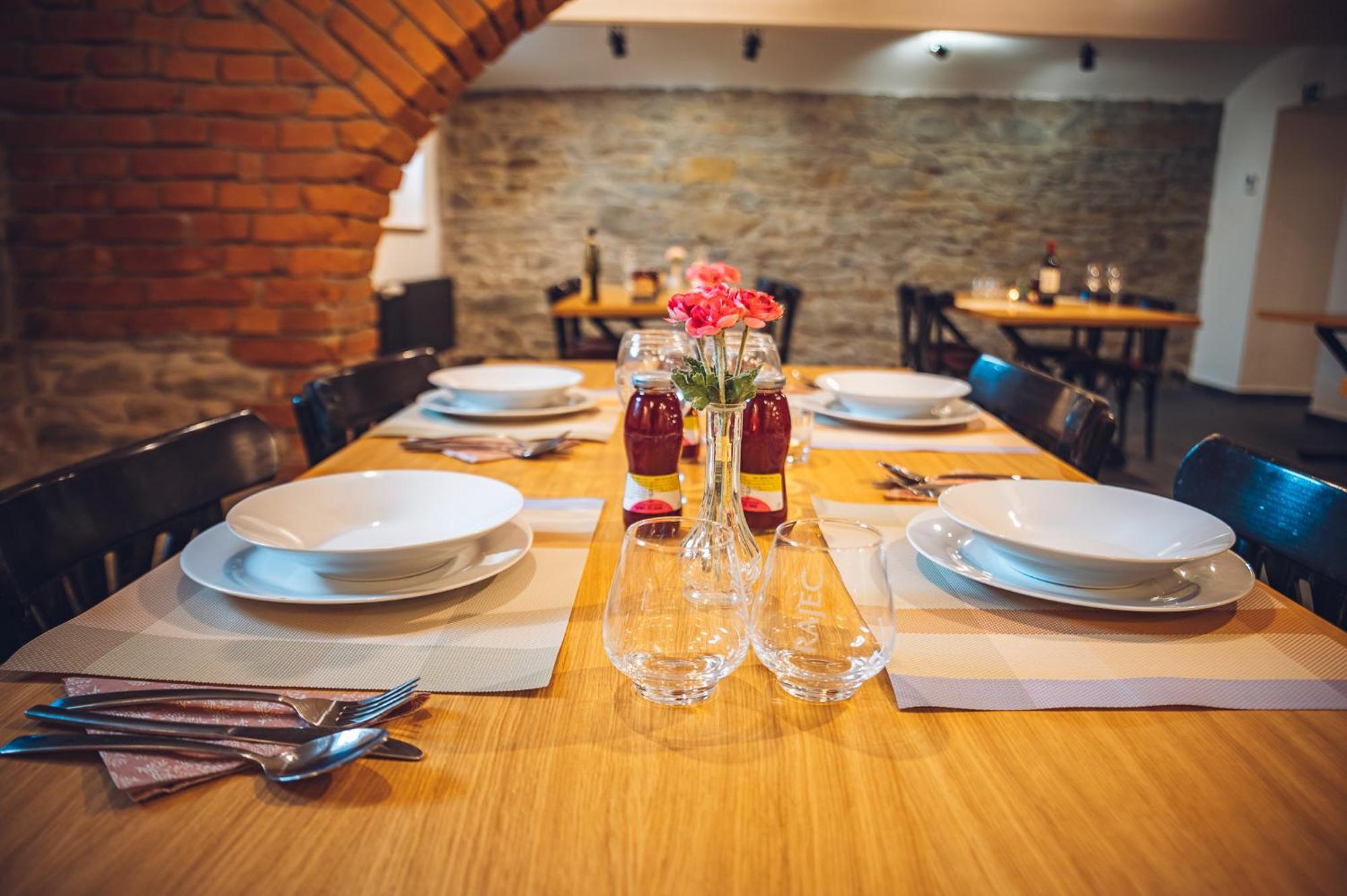 Dobre Misto Hotel Krnov Luaran gambar